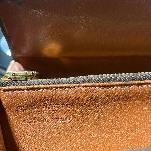 Authentic Rare Vintage Louis Vuitton Monogram Sarah Wallet - Picture 10 of 16